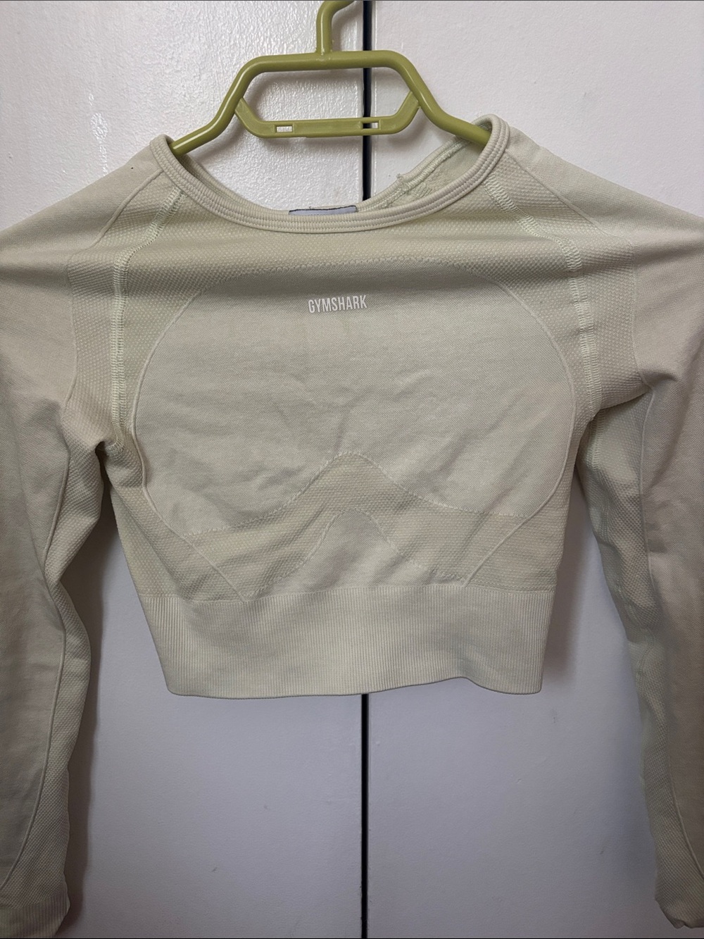 Gymshark Seamless Long Sleeve Crop Top — Light Beige/Cream